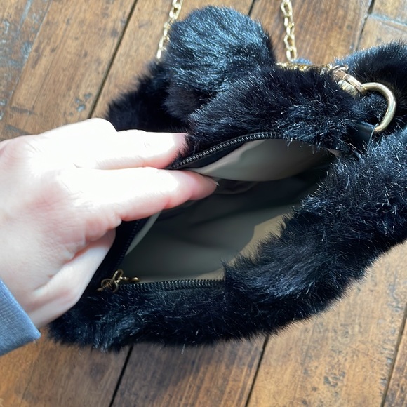 2/$30•Black🖤 Faux Fur Heart Shaped Purse / Bag - Picture 3 of 4